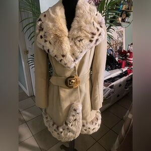 Vintage 60’s Country Pacer Elegant Cream  Fur Trimmed Women's Coat
